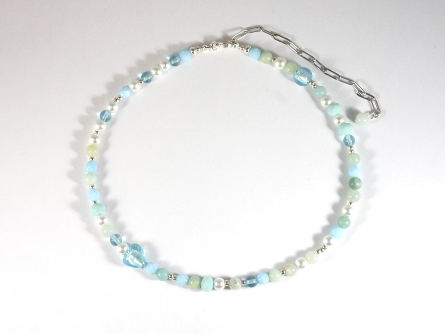 Amazonite choker necklace with different size of glass beads. Amatsoniitti choker kaulapanta kaulakoru erilaisilla lasihelmillä.