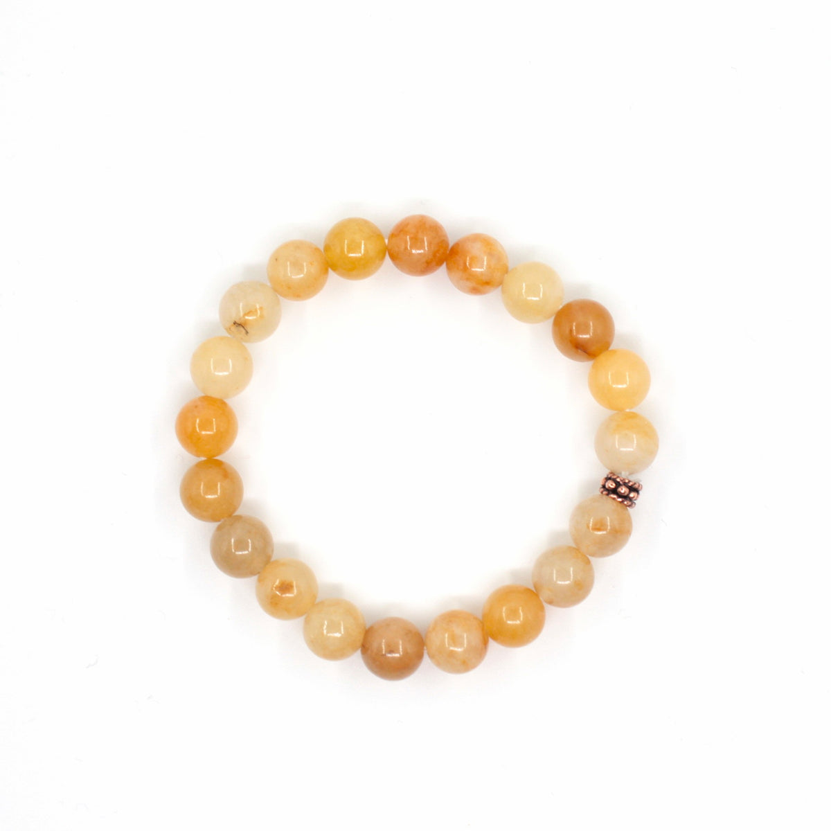 Keltainen jade rannekoru valkoisella alustalla. Yellow jade bracelet on a white surface. 