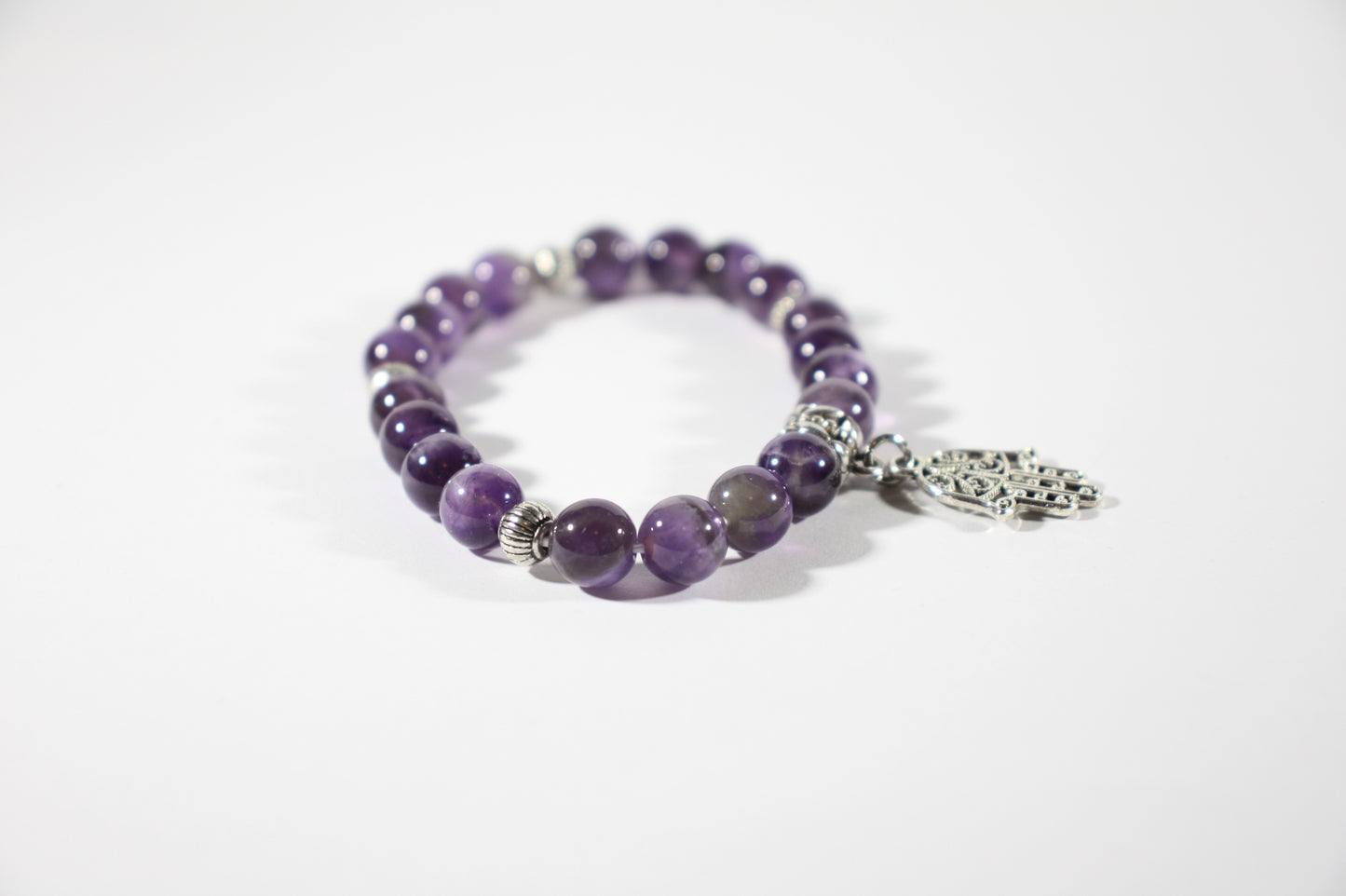 Amethyst stretchy bracelet with pendant. Ametisti joustava rannekoru hamsa hand riipuksella.