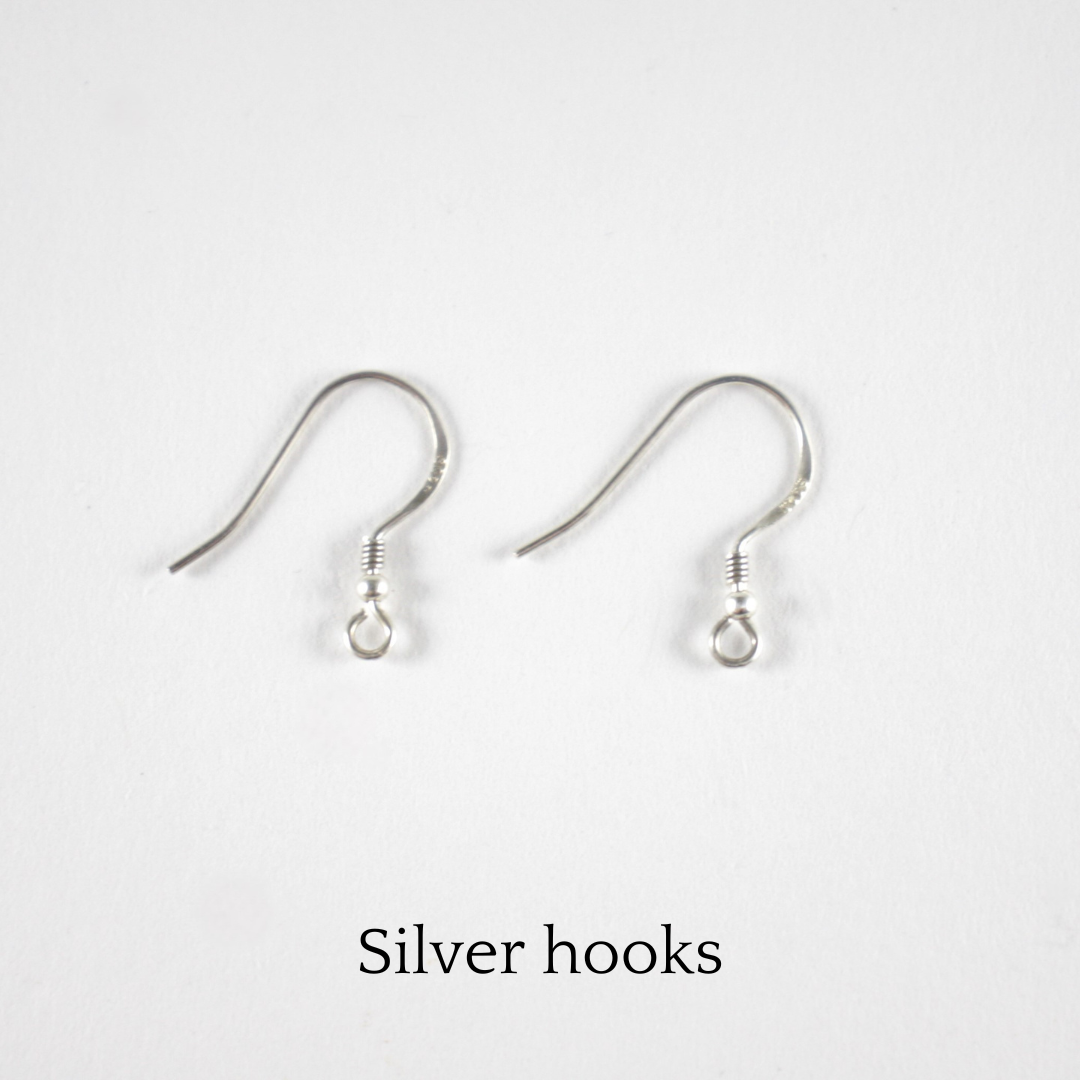 Silver earrings hooks. Hopeiset korvakorukoukut