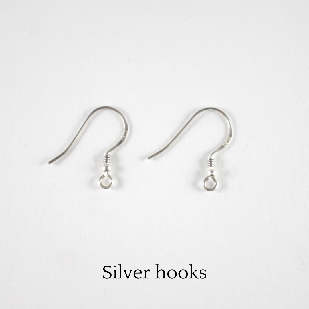 Silver earrings hooks. Hopea korvaokorukoukut.