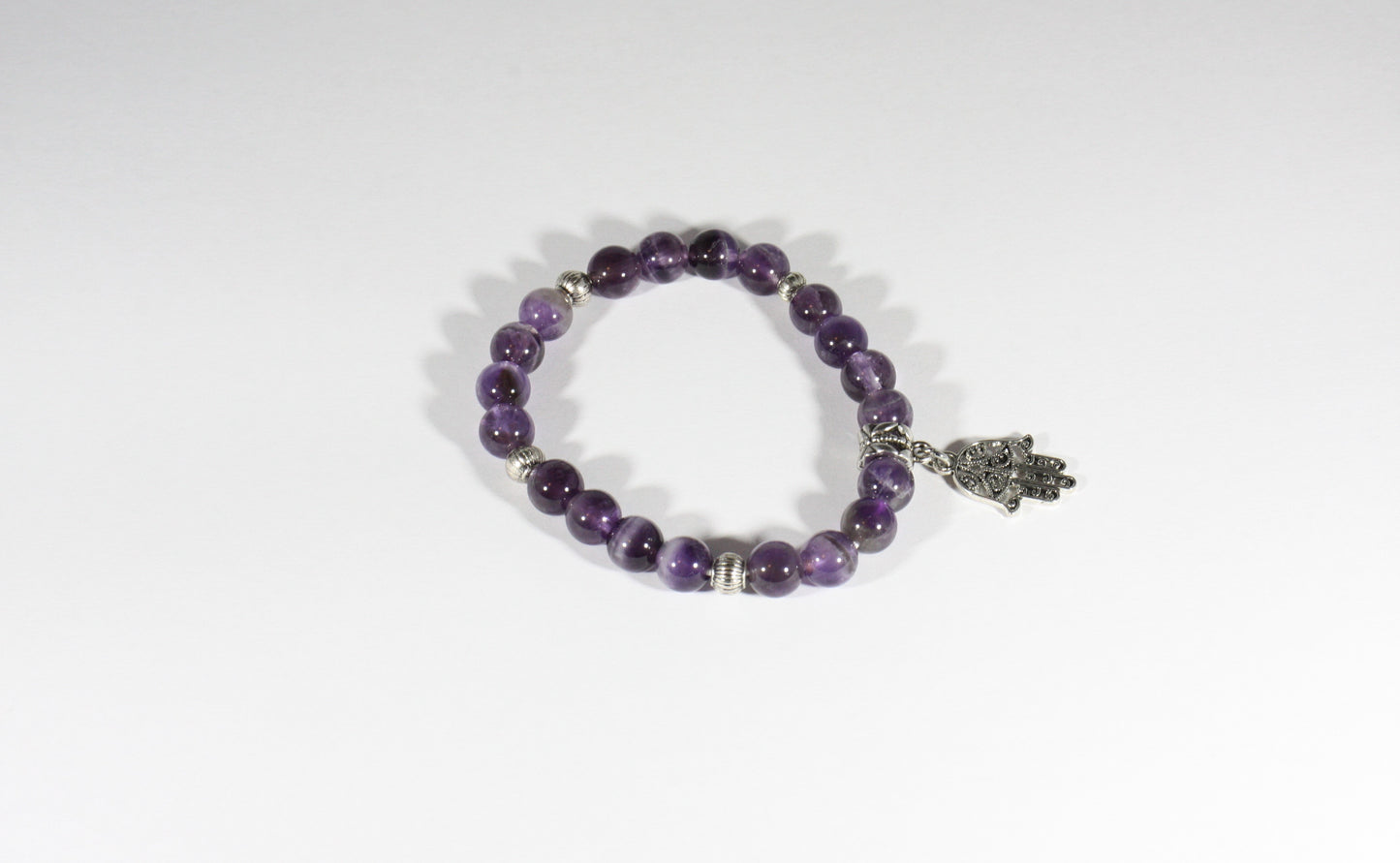 Amethyst stretchy bracelet with pendant. Ametisti joustava rannekoru hamsa hand riipuksella.