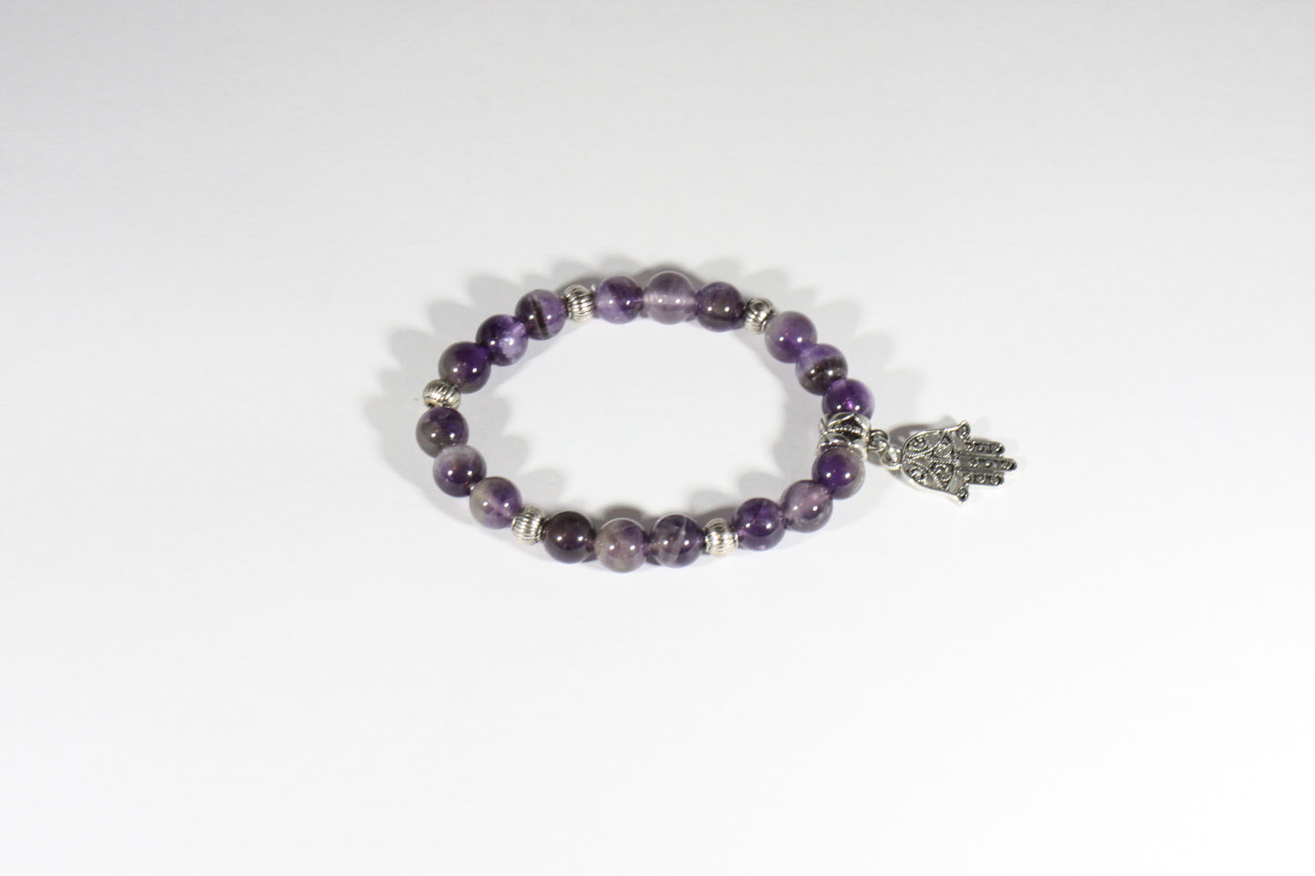 amethyst stretchy bracelet. Ametisti joustava rannekoru hamsa hand riipuksella.