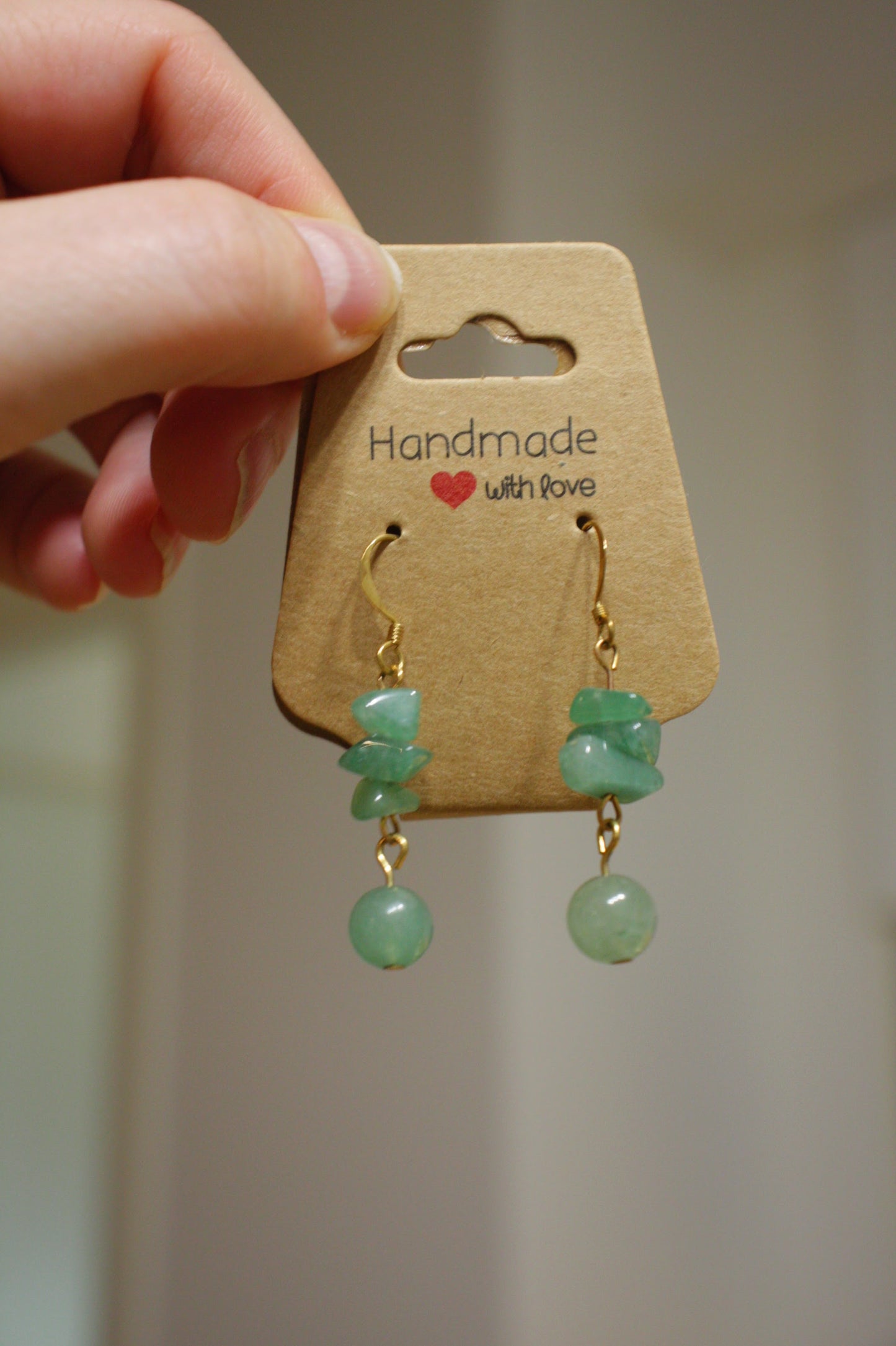 Handmade dangle green aventurine earrings. Käsintehdyt vihreät aventuriini korvakorut.