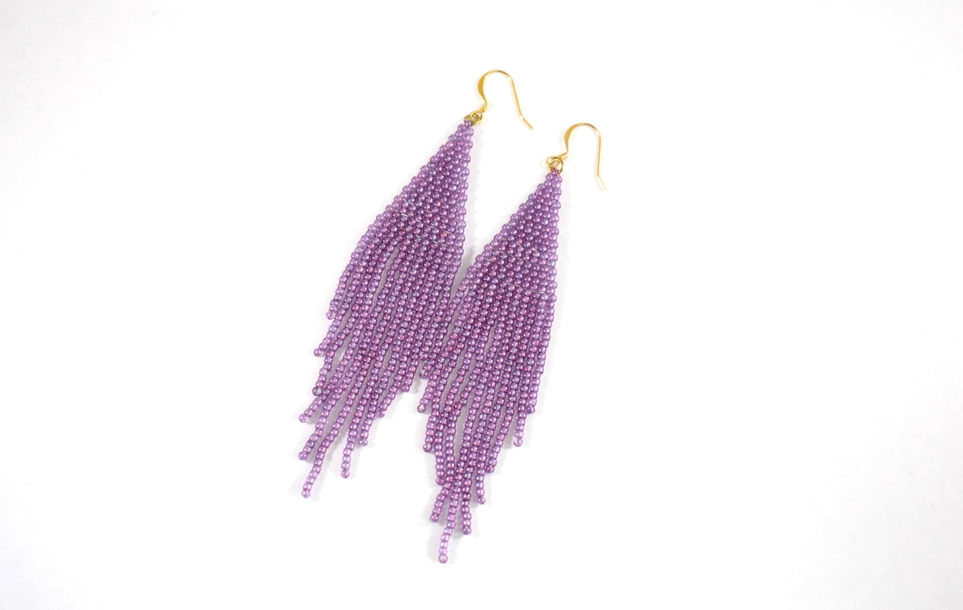 fringe seed bead earrings sparkling lila with gold color hooks.