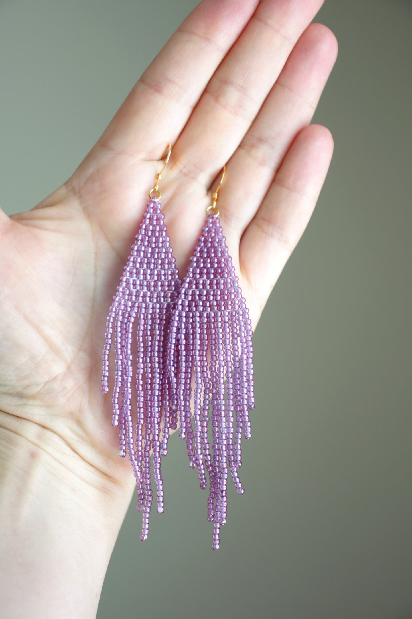 fringe seed bead earrings sparkling lila with gold color hooks.