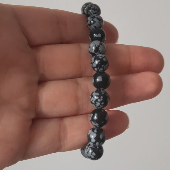 Snowflake obsidian stretch bracelet. Lumihiutale obsidiaani joustorannekoru.