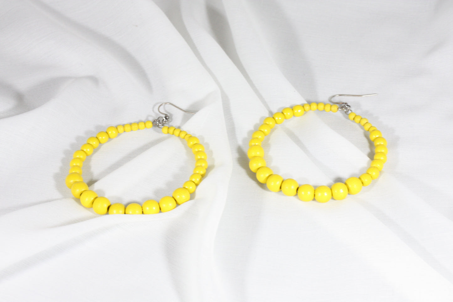 Wooden hoop earrings yellow.