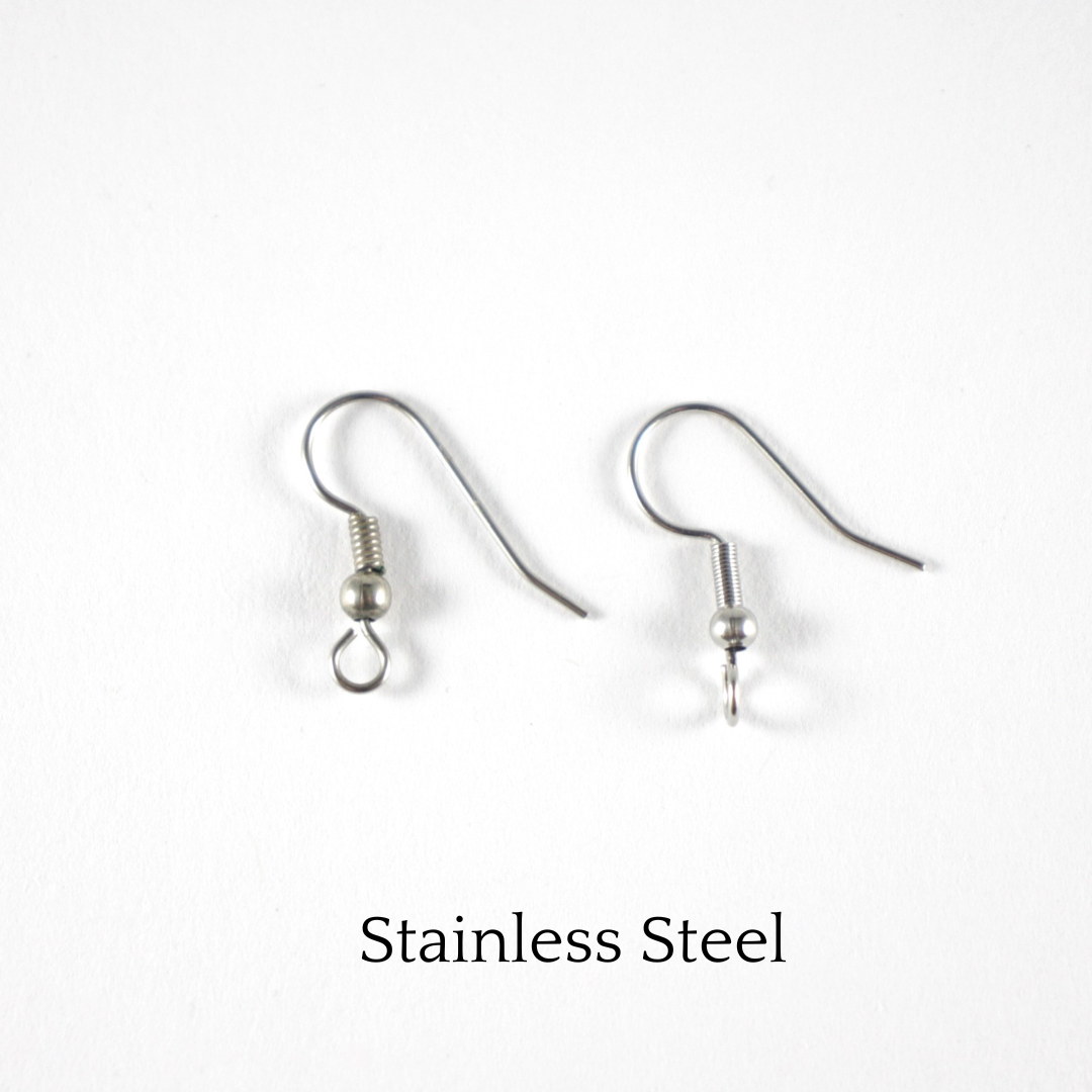 Stainless steel earrings hooks. Ruostumattomasta teräksestä tehdyt korvakorukoukut.