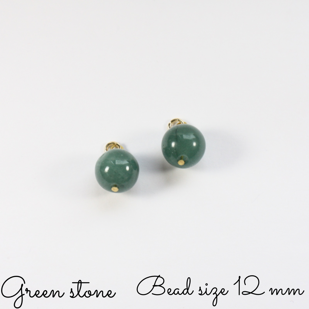 Dangle gemstone earrings with gold plated sterling silver hoops. There are 6 different gemstone bead options to choose from: Quartz,  Rose Quartz, Citrine, Green Stone, Jasper, Pink Stone. Roikkuvat kivihelmikorvakorut kullatulla ruostumaton teräs korvakorurenkaalla. Valittavana kuusi erilaista kivihelmeä: Kvartsi, Ruusukvartsi, Sitriini, Vihreä Kivi, Jaspis ja Vaaleanpunainen Kivi. 